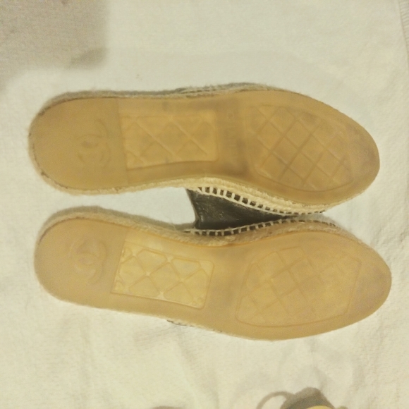 CHANEL Black Espadrilles Leather/Patent CC Logo Backless Mules Slides - Picture 6 of 8